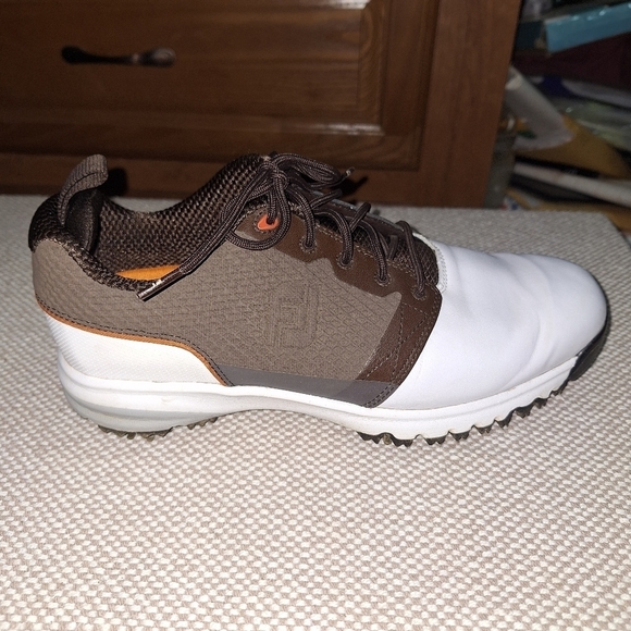 FootJoy Contour Men\'s White and Brown Golf Shoes In A Size 8.5M Great Condition main image 5